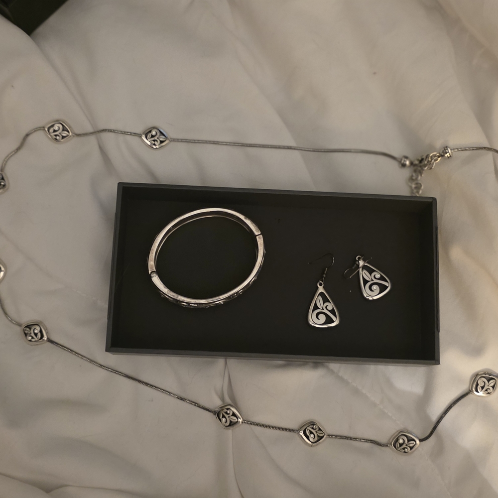 Elegant Silver Jewelry Set